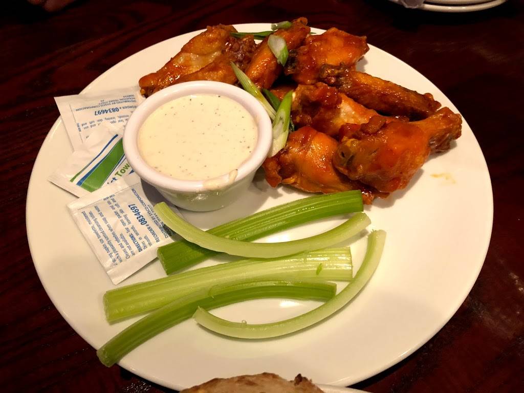 Two Stones Pub | restaurant | 2-3 Chesmar Plaza, Newark, DE 19713, USA | 3022941890 OR +1 302-294-1890