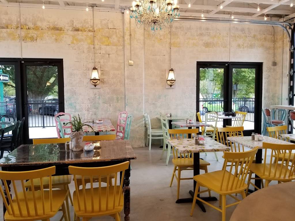 The Lemon Bar | restaurant | 95 E Pine St, Zionsville, IN 46077, USA | 3173440472 OR +1 317-344-0472