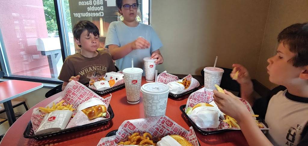 Jack in the Box | restaurant | 22633 Marine View Dr S, Des Moines, WA 98198, USA | 2068700995 OR +1 206-870-0995