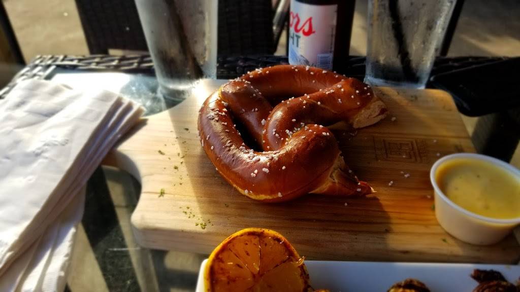 East End Restaurant | restaurant | 1222, 1330 Old River Rd, Cleveland, OH 44113, USA | 2167859996 OR +1 216-785-9996