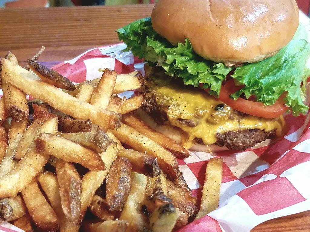 Nellys | restaurant | 140 Bridge St, Wilmington, IL 60481, USA | 8154769590 OR +1 815-476-9590