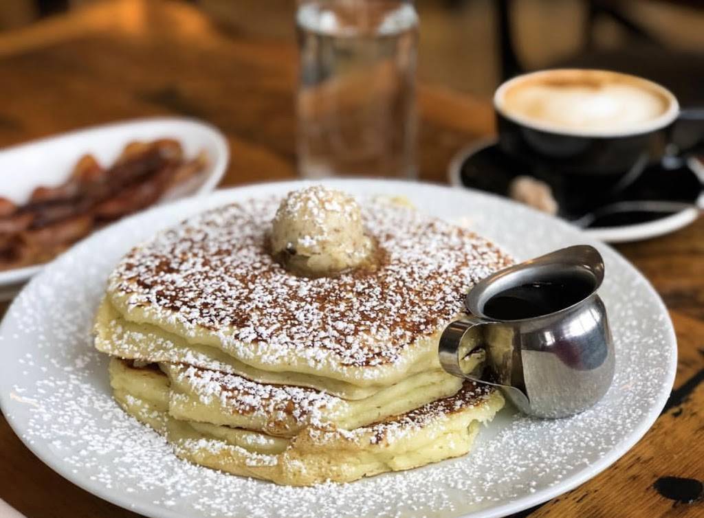 The Kenwood Restaurant | restaurant | 2115 W 21st St, Minneapolis, MN 55405, USA | 6123773695 OR +1 612-377-3695