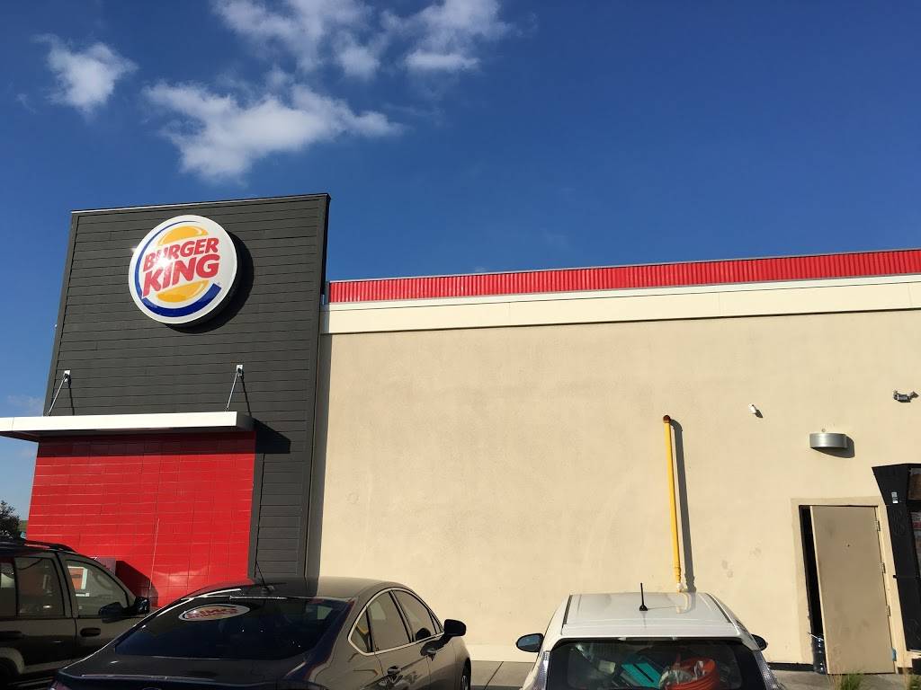 Burger King | restaurant | 825 S Mannheim Rd, Westchester, IL 60154, USA | 7085311211 OR +1 708-531-1211