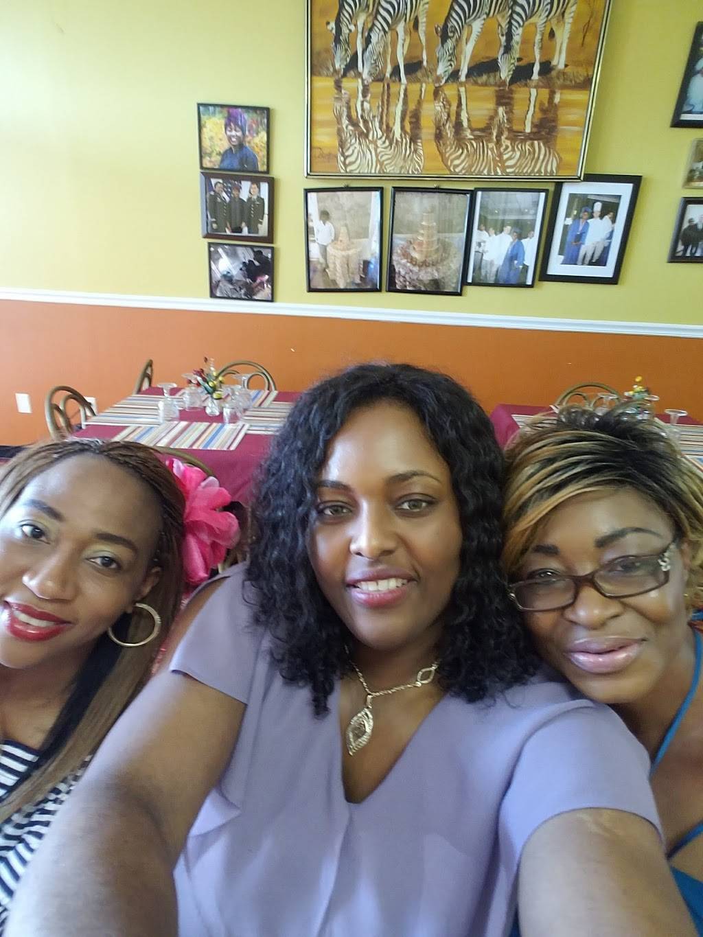 Floras Restaurant & Carryout | restaurant | 10621 Greenbelt Rd, Lanham, MD 20706, USA | 3013523001 OR +1 301-352-3001