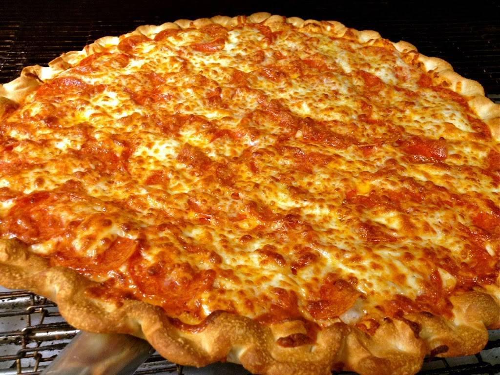 Emilios Pizza | restaurant | 20934 Drake Rd, Strongsville, OH 44149, USA | 4408461111 OR +1 440-846-1111