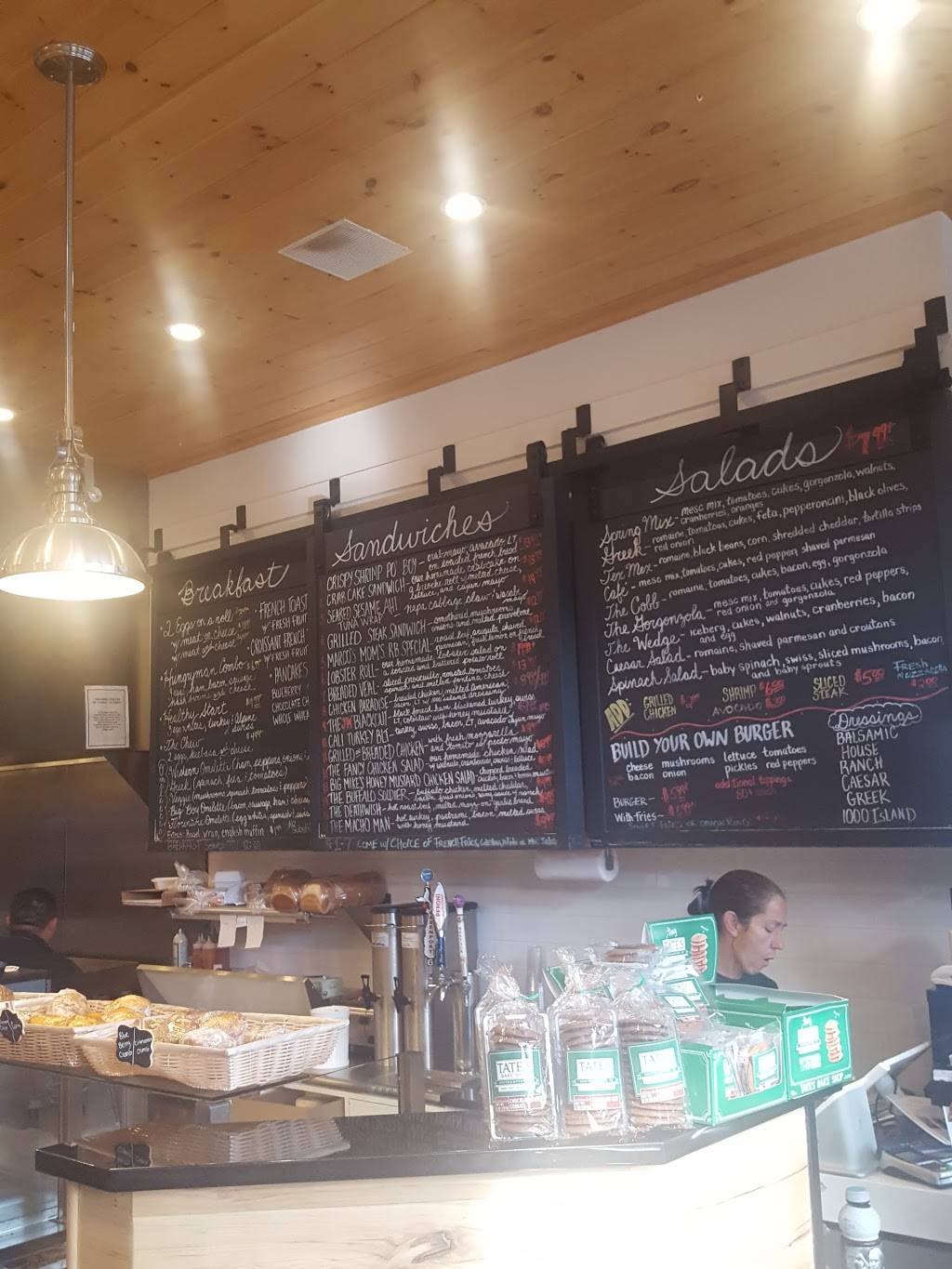 Ammiratis | restaurant | 135 Love Ln, Mattituck, NY 11952, USA | 6312987812 OR +1 631-298-7812