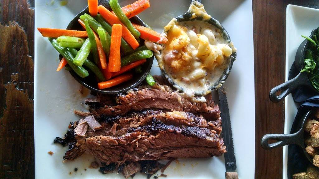 Smokehouse on Main | restaurant | 24255 Main St, Santa Clarita, CA 91321, USA | 6618884585 OR +1 661-888-4585