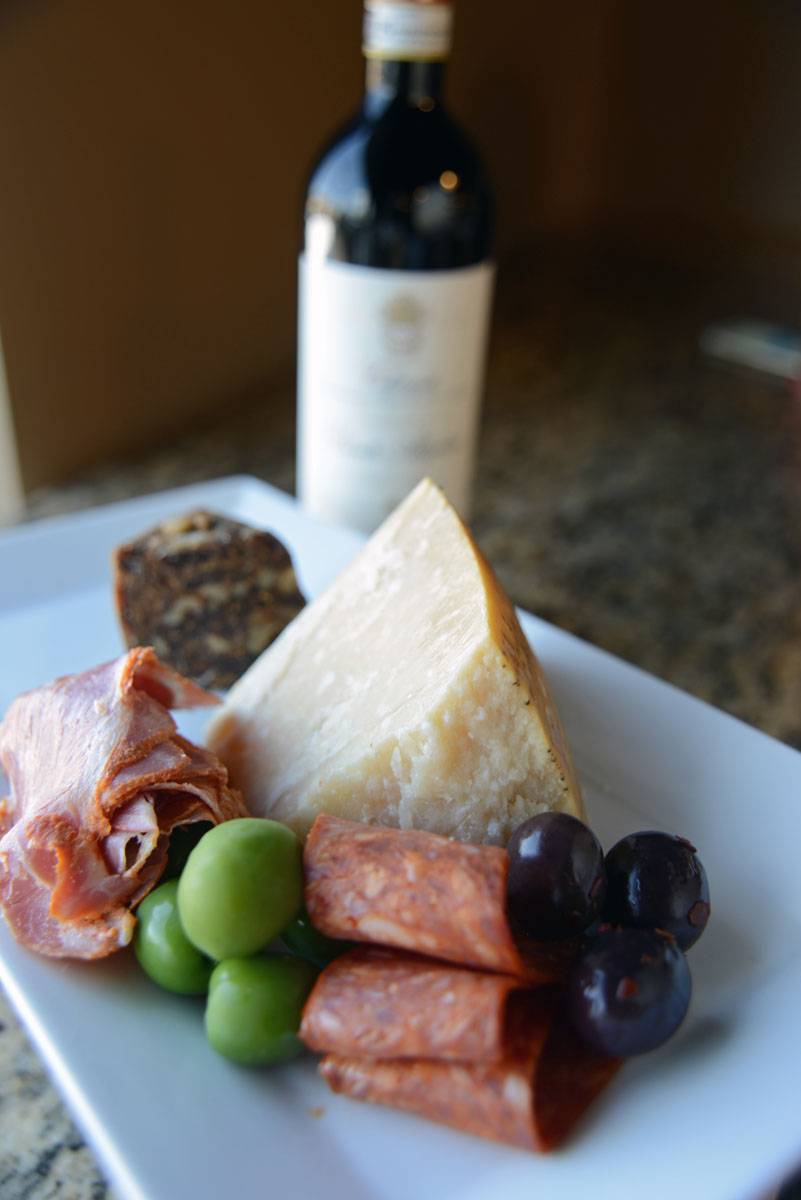 Jim Alescis Place | restaurant | 32910 Solon Rd, Solon, OH 44139, USA | 4404980888 OR +1 440-498-0888