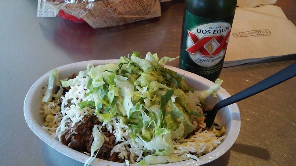 Chipotle Mexican Grill | restaurant | 156 S, TX-46 Ste 110, New Braunfels, TX 78130, USA | 8306299300 OR +1 830-629-9300