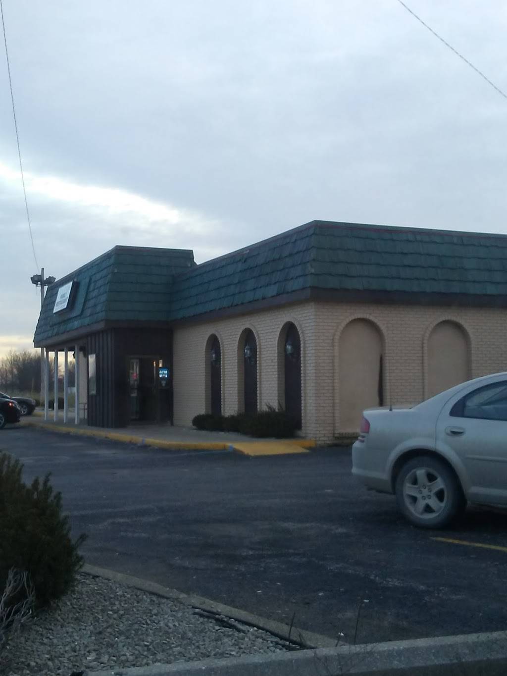 Crossroads Cafe | restaurant | 2002 IL-1, Marshall, IL 62441, USA | 2178265829 OR +1 217-826-5829