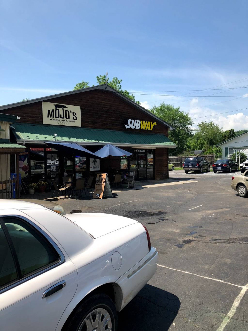 Subway | restaurant | 331 Douglas Dr, Damascus, VA 24236, USA | 2764758175 OR +1 276-475-8175