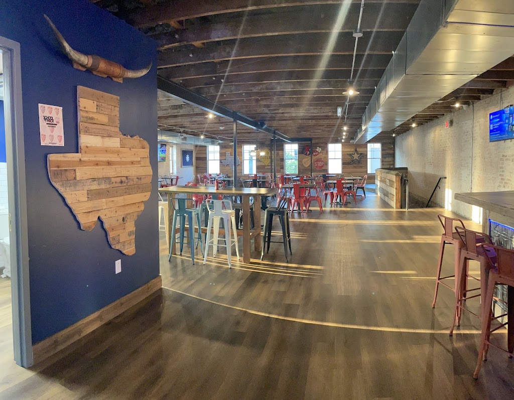 TX Vintage Bar & Grill | restaurant | 219 Simonton St, Conroe, TX 77301, USA | 9367033664 OR +1 936-703-3664