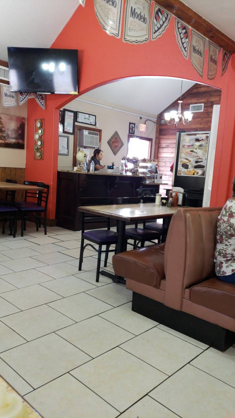 El portal | restaurant | 810 US-90, Castroville, TX 78009, USA | 8305385045 OR +1 830-538-5045