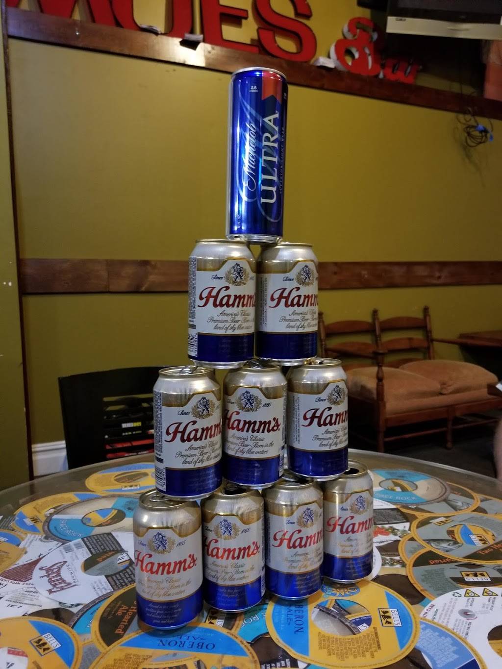 Moes BarBar Shop | restaurant | 106 E Grand River Ave, Howell, MI 48843, USA | 5173766947 OR +1 517-376-6947