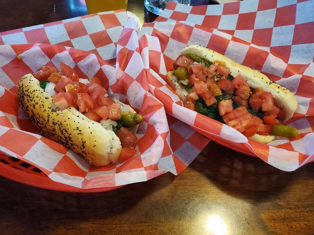 Skis Hideaway | restaurant | 1453 20th St, Vero Beach, FL 32960, USA | 7725672311 OR +1 772-567-2311