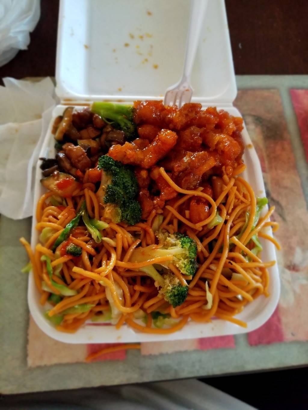 Luckys | restaurant | 5333 S Main St #103, Los Angeles, CA 90037, USA | 3232314636 OR +1 323-231-4636