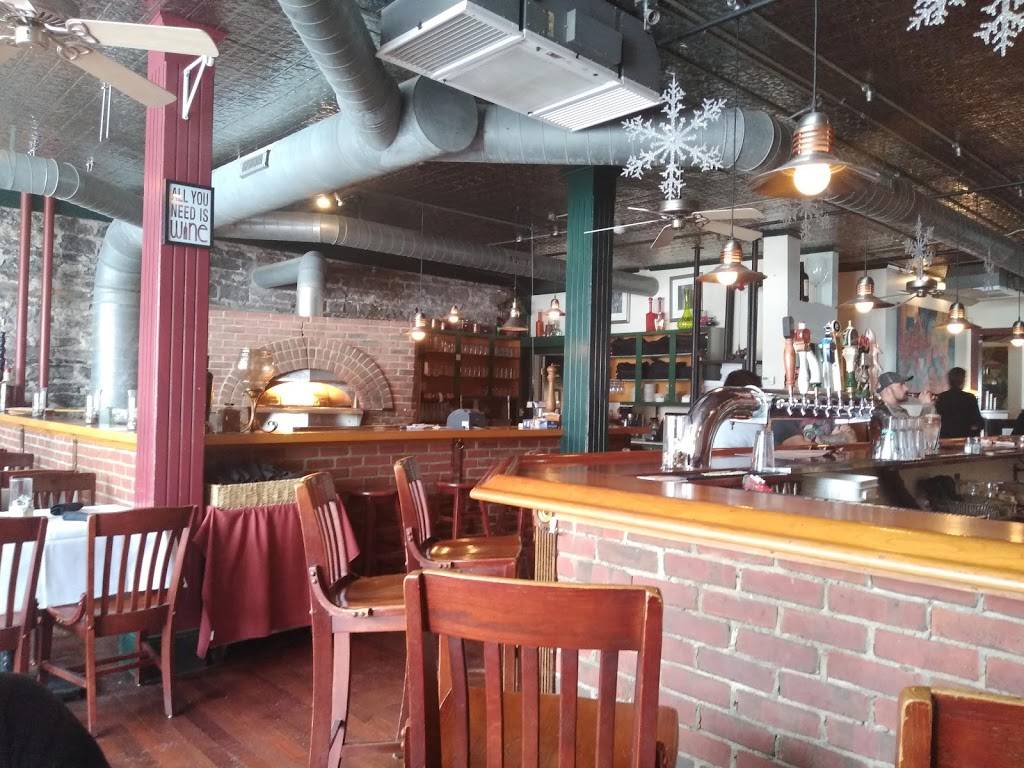 Good Fellos | restaurant | 202 W Main St, Sackets Harbor, NY 13685, USA | 3156463463 OR +1 315-646-3463