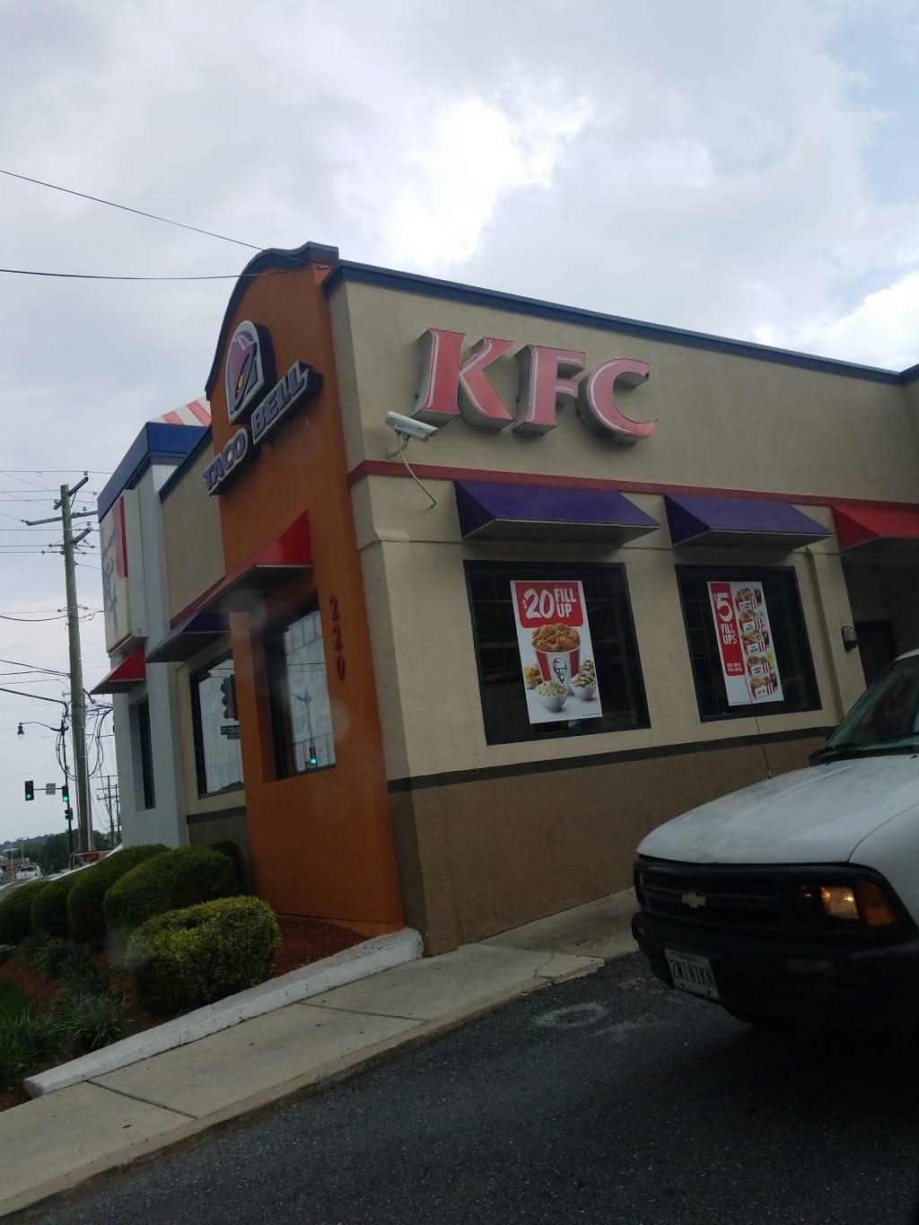 Taco Bell | restaurant | 220 Riggs Rd NE, Washington, DC 20011, USA | 2026350088 OR +1 202-635-0088