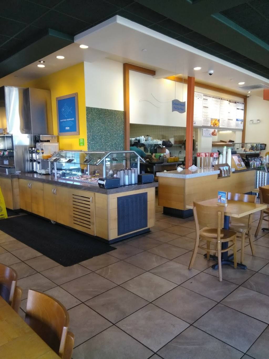 Rubios Coastal Grill | restaurant | 2220 17th St, Santa Ana, CA 92705, USA | 7143384122 OR +1 714-338-4122