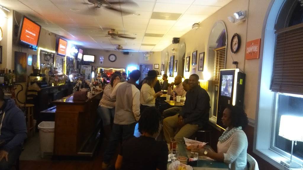 Knotty Pine | restaurant | 801 S Conkling St, Baltimore, MD 21224, USA | 4105349701 OR +1 410-534-9701