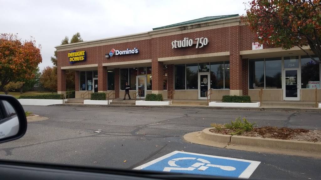 Dominos Pizza | meal delivery | 740 W Danforth Rd, Edmond, OK 73003, USA | 4053400300 OR +1 405-340-0300