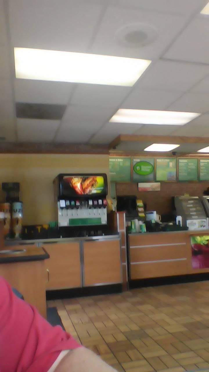 Subway | restaurant | 1321 S Randolph St, Garrett, IN 46738, USA | 2603574178 OR +1 260-357-4178