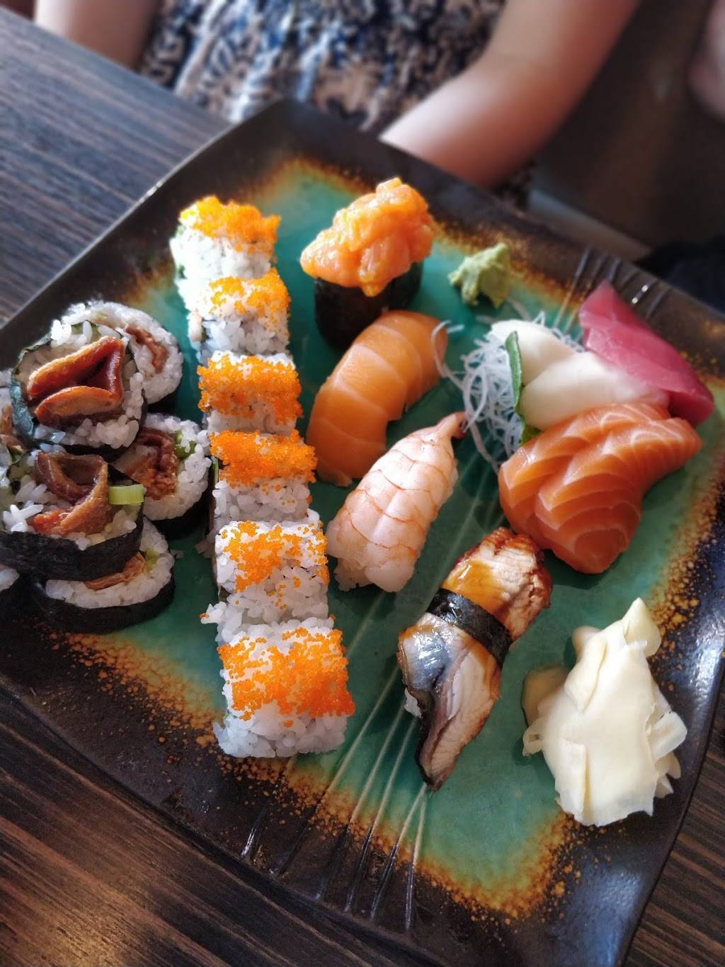 Sushi 88 | restaurant | 690 Somerset St W, Ottawa, ON K1R 6P4, Canada | 6132333288 OR +1 613-233-3288