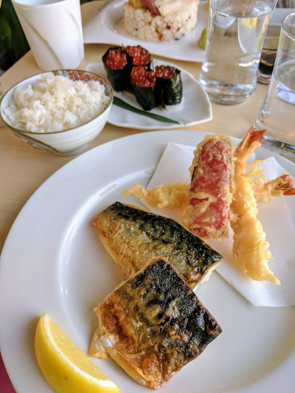 Sushi Yoshi | restaurant | 917 Front St #100, Louisville, CO 80027, USA | 7203040300 OR +1 720-304-0300