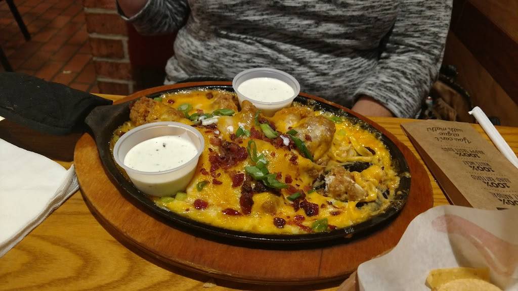 Chilis Grill & Bar | restaurant | 209 State Farm Pkwy, Homewood, AL 35209, USA | 2059423129 OR +1 205-942-3129