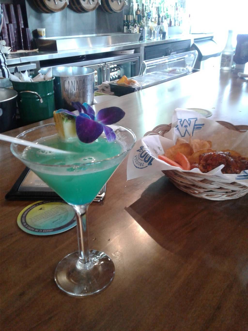 Wild Wing | restaurant | 321 Main St #3, Wasaga Beach, ON L9Z 0B6, Canada | 7053529464 OR +1 705-352-9464