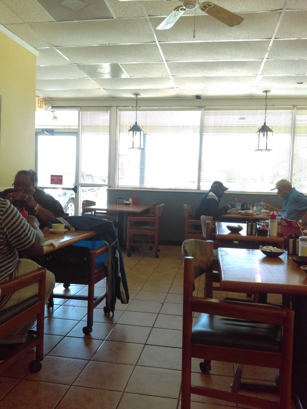 Marias Grill | restaurant | 2801 W Sugar Creek Rd, Charlotte, NC 28262, USA | 7049216370 OR +1 704-921-6370