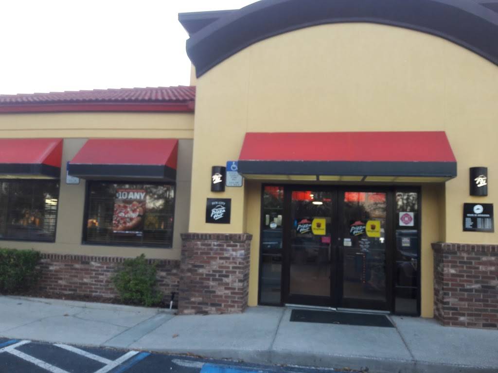 Pizza Hut | restaurant | 712 Cypress Village Blvd, Sun City Center, FL 33573, USA | 8136336211 OR +1 813-633-6211