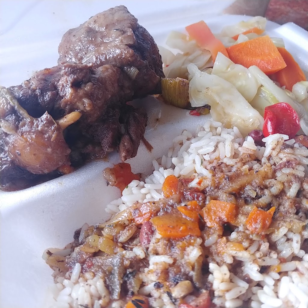 Redd Peppers Jamaican Restaurant | restaurant | 969 Rice St, St Paul, MN 55117, USA | 6515288754 OR +1 651-528-8754