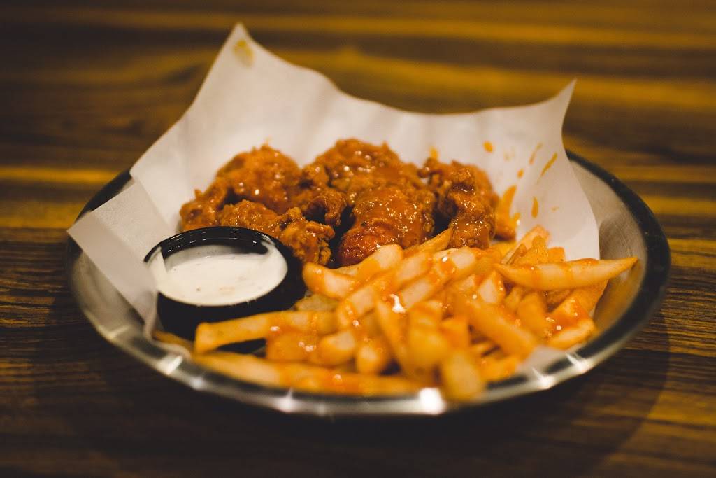 Pluckerz Wing Bar | restaurant | 1602 21st Ave S #3125, Nashville, TN 37212, USA | 6154906860 OR +1 615-490-6860