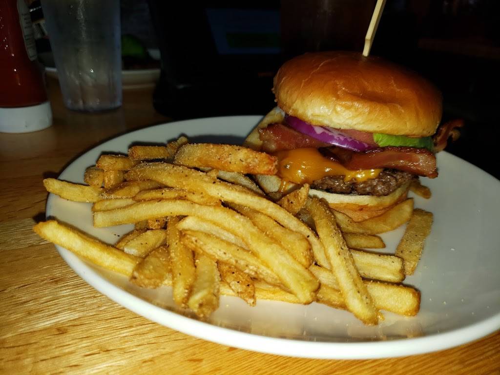 Applebees Grill + Bar | restaurant | 5082 Airport-Pulling Rd N, Naples, FL 34105, USA | 2394347744 OR +1 239-434-7744