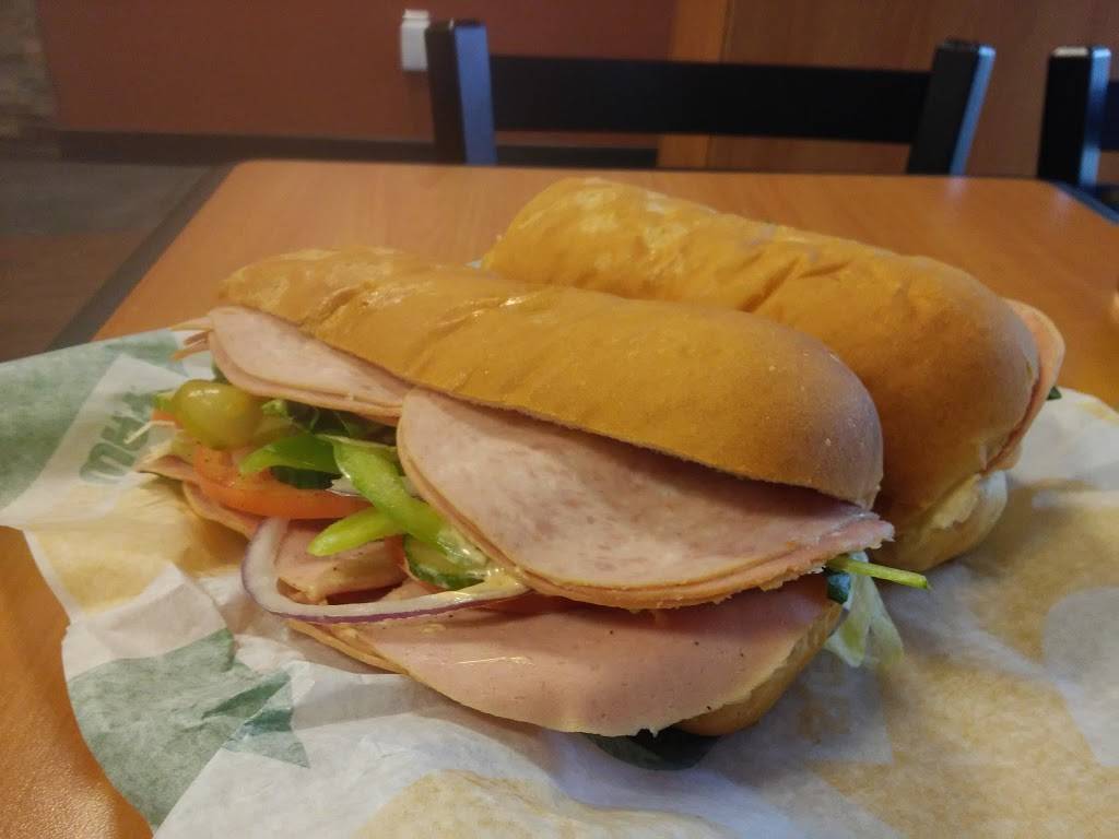 Subway | restaurant | 1375 Southdown Road Units 4 & 5, Mississauga, ON L5J 2Z1, Canada | 9058551317 OR +1 905-855-1317