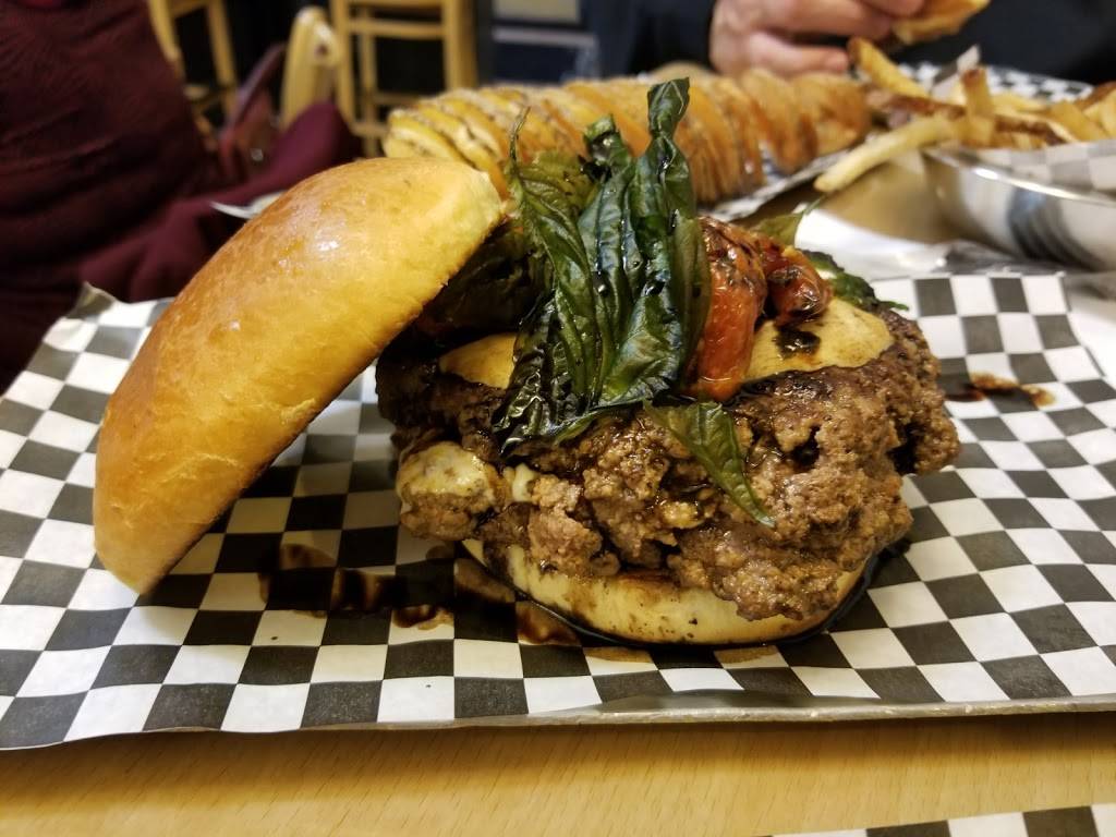 The Burger Point | restaurant | 1900 S State St, Chicago, IL 60616, USA | 3128421900 OR +1 312-842-1900