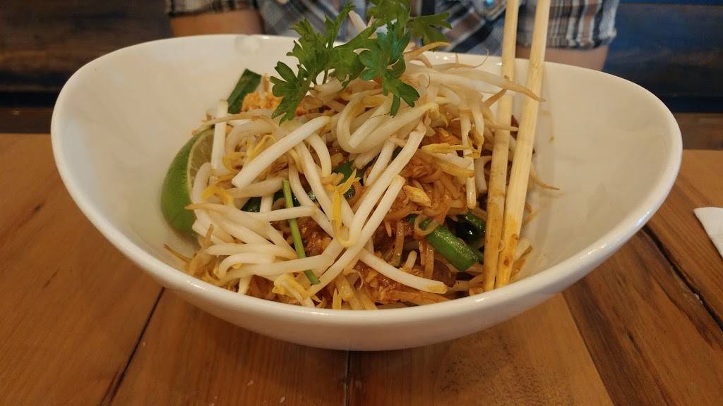 Madame Thai | restaurant | 361 Rue Saint-Charles Ouest, Longueuil, QC J4H 1E7, Canada | 4503329378 OR +1 450-332-9378