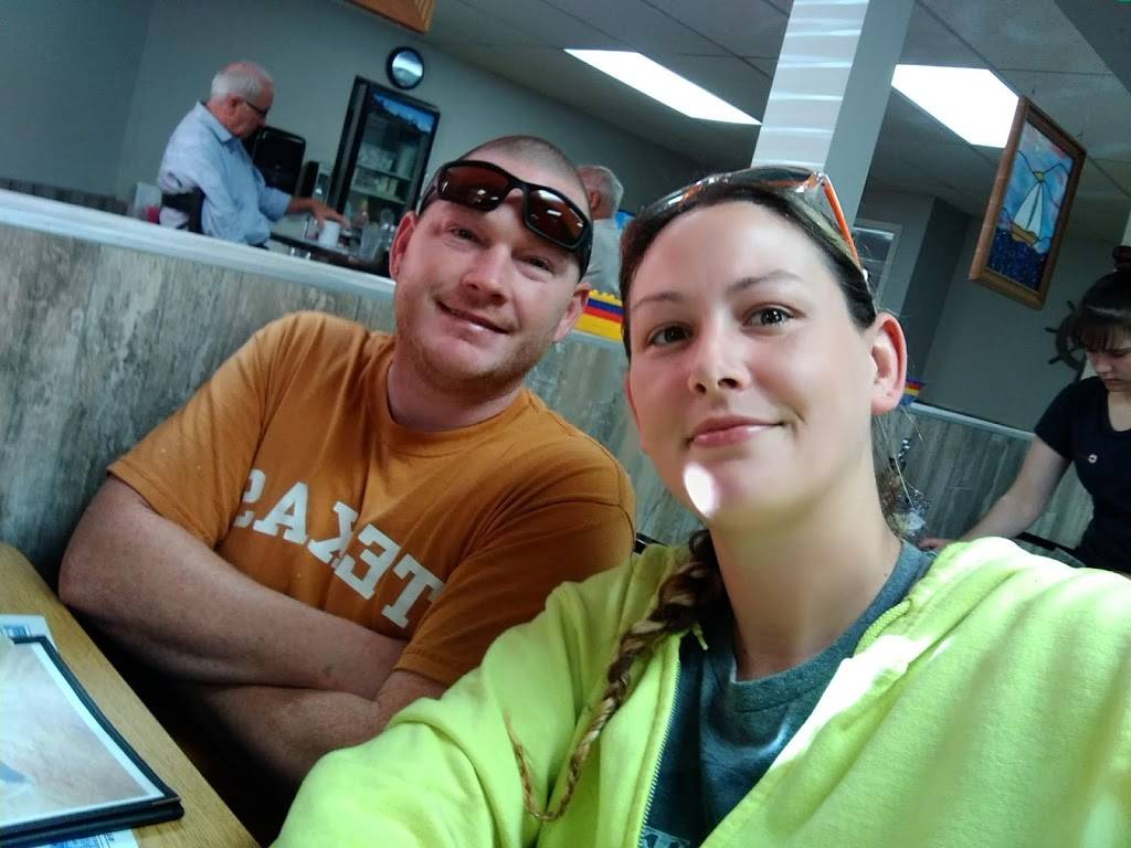 Overboard Inn | restaurant | 6027 Main St, Twin Lake, MI 49457, USA | 2318286367 OR +1 231-828-6367