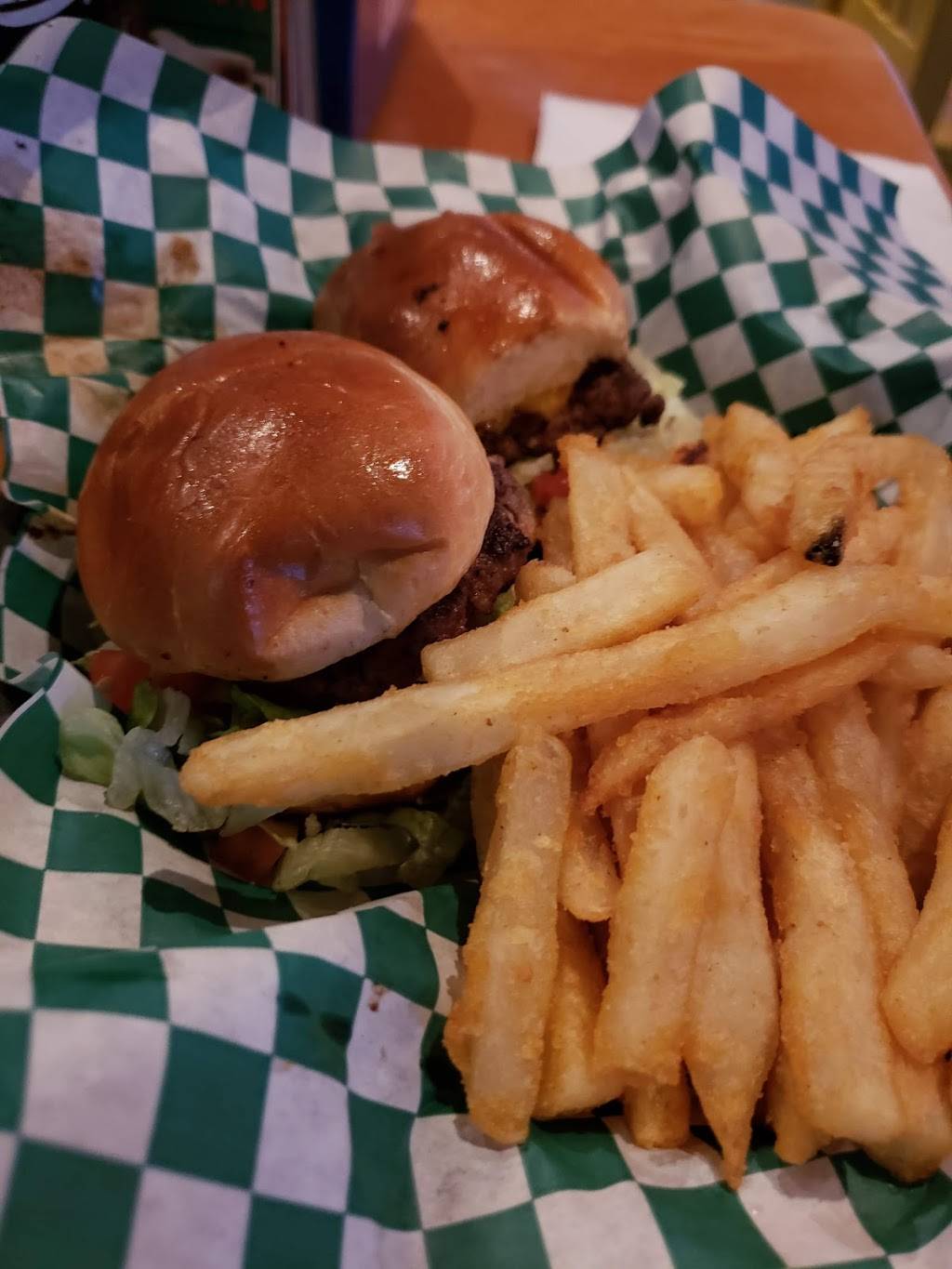 Frogger Grill and Bar | restaurant | 4931 Lake Park Ct, Mt Dora, FL 32757, USA | 3523853555 OR +1 352-385-3555