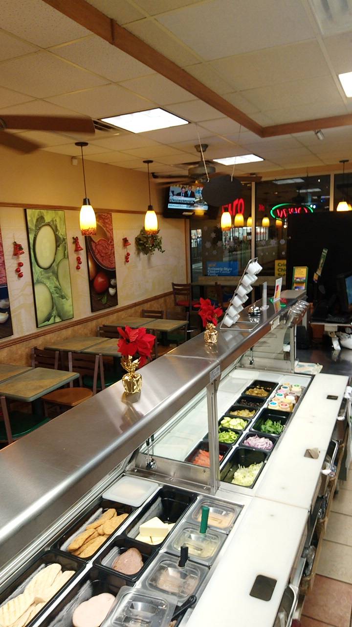 Subway | restaurant | Sheppard Plaza, 626A Sheppard Ave W, North York, ON M3H 2S1, Canada | 4166380356 OR +1 416-638-0356