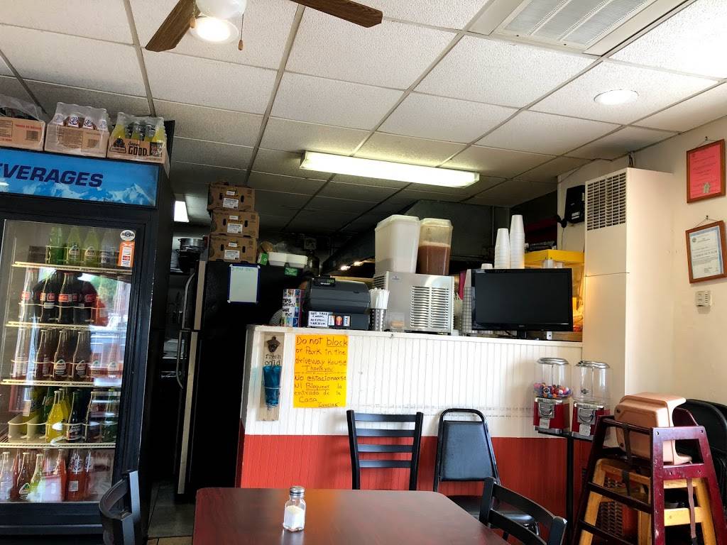 Taqueria El Amigo | restaurant | 196 Willow St, Waltham, MA 02453, USA | 7816427410 OR +1 781-642-7410