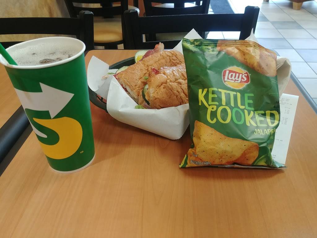 Subway | restaurant | 11260 N Central Expy, Dallas, TX 75243, USA | 2143611667 OR +1 214-361-1667