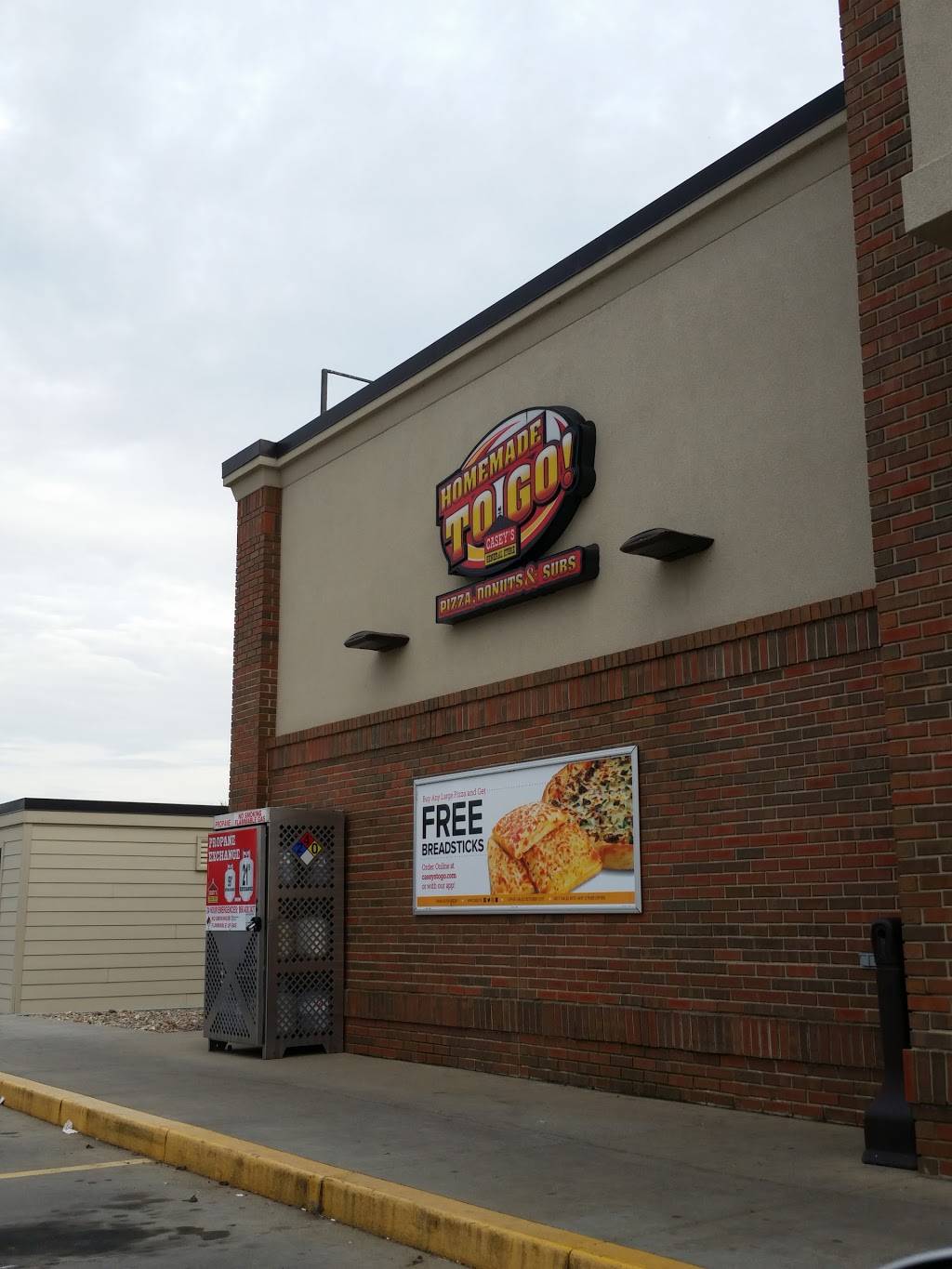 Caseys | meal takeaway | 440 Edwardsville Rd, Troy, IL 62294, USA | 6186673864 OR +1 618-667-3864