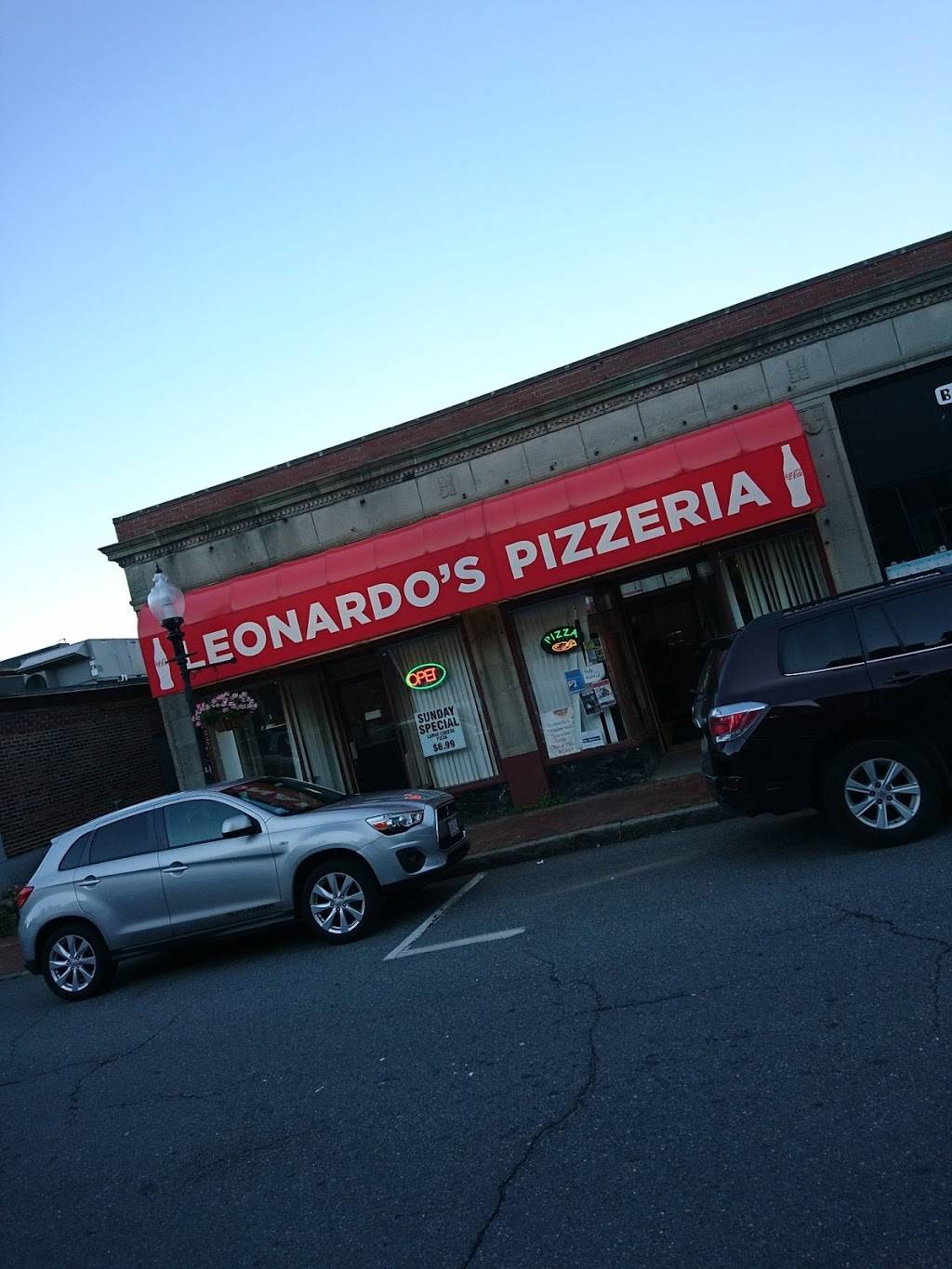 Leonardos Pizzeria | restaurant | 273 Main St, Gloucester, MA 01930, USA | 9782817882 OR +1 978-281-7882
