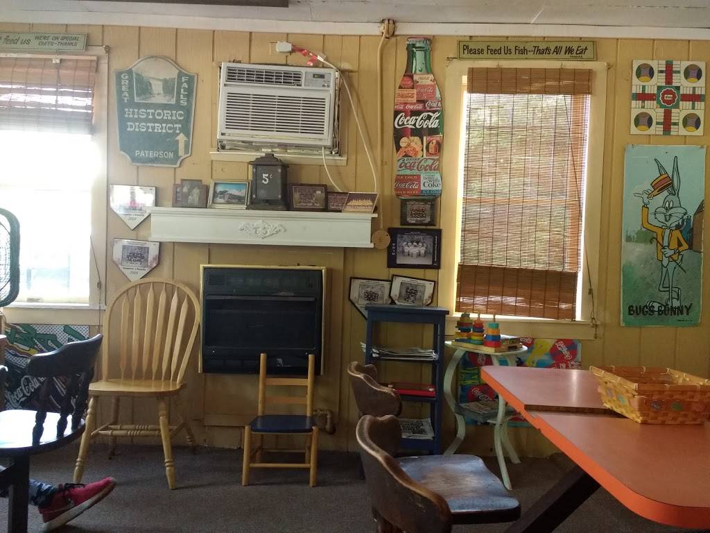 Geppettos Pizza | restaurant | 365 Ringwood Ave, Wanaque, NJ 07465, USA | 9738357086 OR +1 973-835-7086