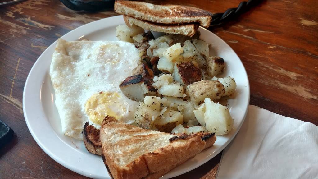 Daves Diner | restaurant | 35 Albany St, Cazenovia, NY 13035, USA | 3158154300 OR +1 315-815-4300