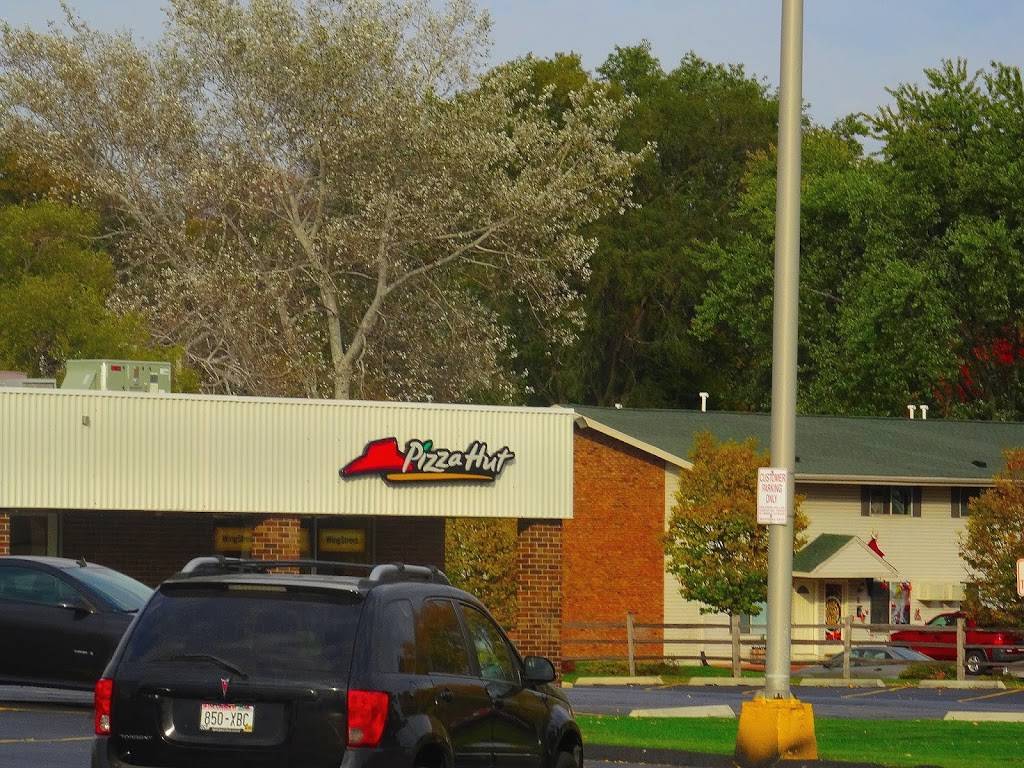 Pizza Hut | restaurant | 914 Windsor St, Sun Prairie, WI 53590, USA | 6088377777 OR +1 608-837-7777