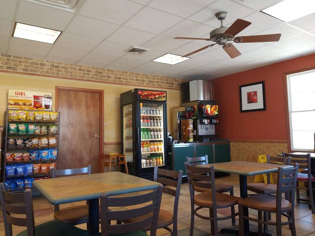 Subway | restaurant | 1085 N Main St, Dayville, CT 06241, USA | 8607791001 OR +1 860-779-1001