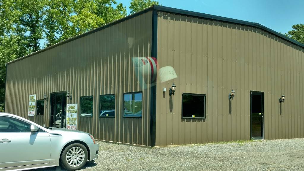 Bubbas Fat Burgers & BBQ | restaurant | 1111 S Wood St, Gilmer, TX 75645, USA | 9036800899 OR +1 903-680-0899